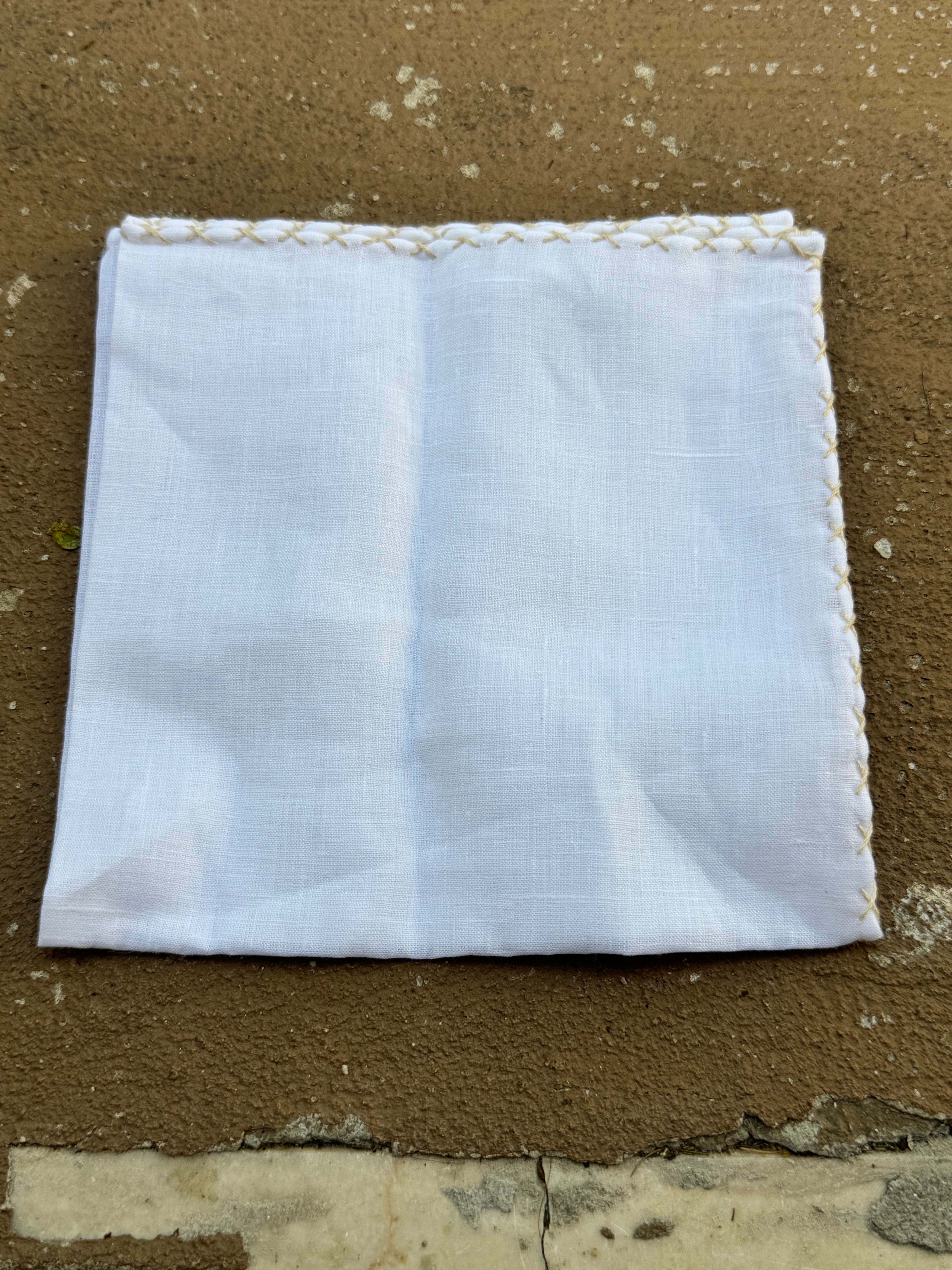 WHITE LINEN POCKET SQUARE